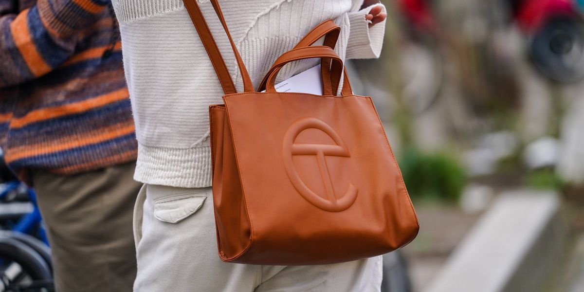 Telfar Medium Shopping Bag Review - What's In My Bag 