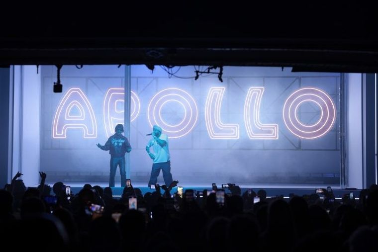 Drake Re-Creates Apollo Theater Performance at Super Bowl Party