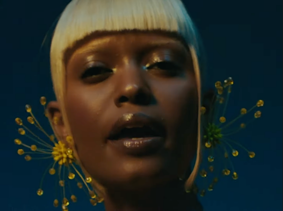 kelela-brings-the-club-vibes-in-happy-ending-music-video-trendradars